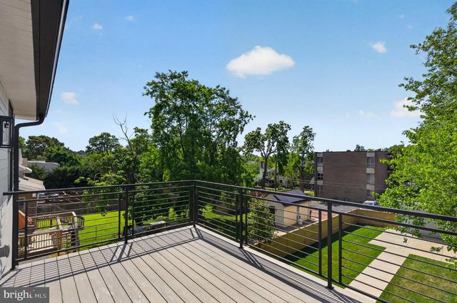 1324 FARRAGUT ST NW, Washington, DC 20011