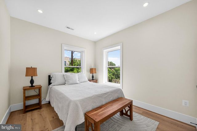1324 FARRAGUT ST NW, Washington, DC 20011