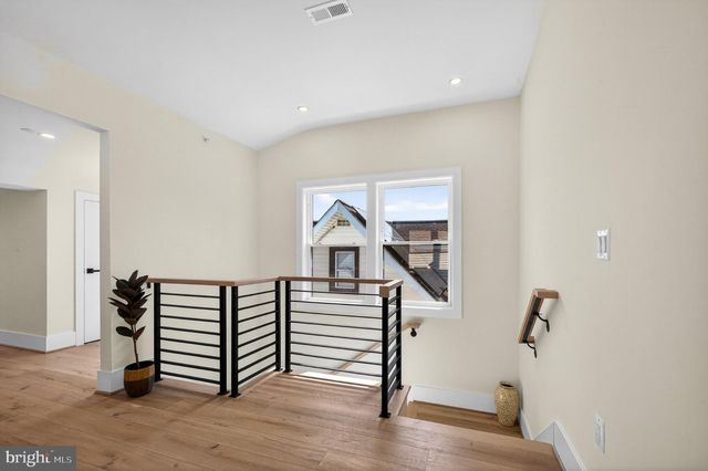 1324 FARRAGUT ST NW, Washington, DC 20011