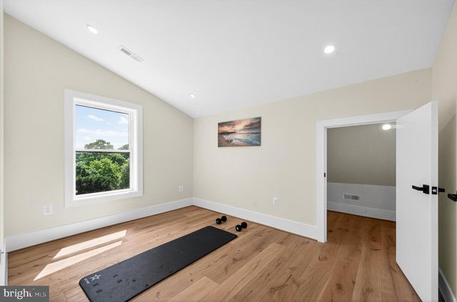 1324 FARRAGUT ST NW, Washington, DC 20011