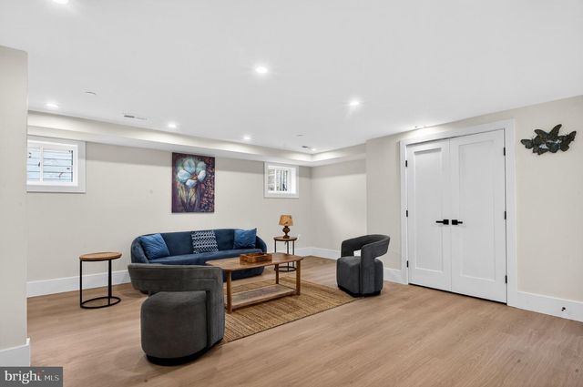 1324 FARRAGUT ST NW, Washington, DC 20011