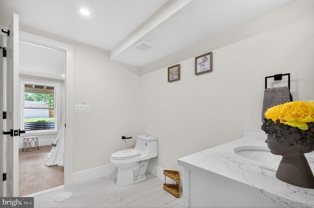 1324 FARRAGUT ST NW, Washington, DC 20011