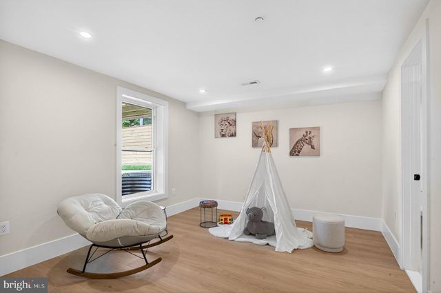 1324 FARRAGUT ST NW, Washington, DC 20011