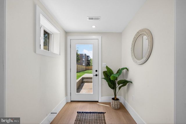 1324 FARRAGUT ST NW, Washington, DC 20011