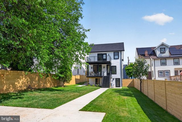 1324 FARRAGUT ST NW, Washington, DC 20011