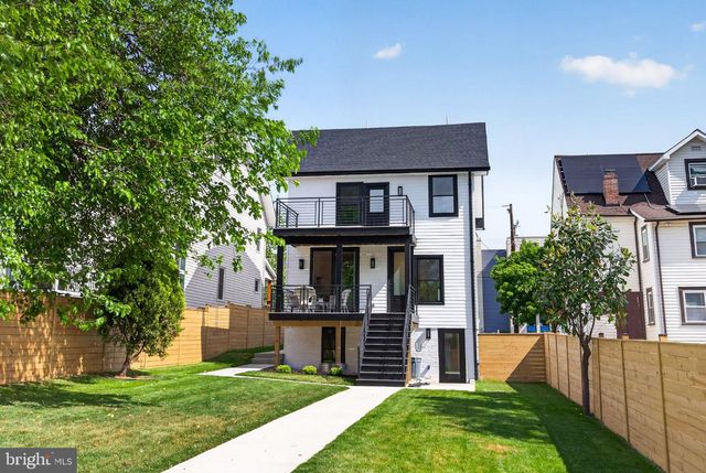 1324 FARRAGUT ST NW, Washington, DC 20011