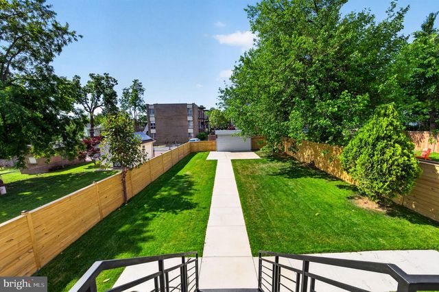 1324 FARRAGUT ST NW, Washington, DC 20011