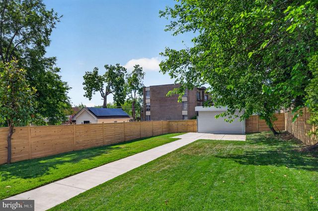 1324 FARRAGUT ST NW, Washington, DC 20011