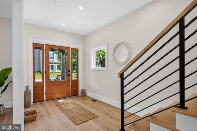 1324 FARRAGUT ST NW, Washington, DC 20011