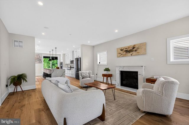 1324 FARRAGUT ST NW, Washington, DC 20011