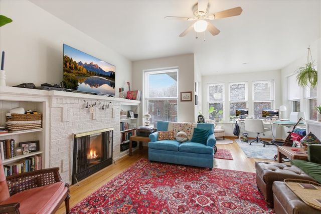 2318 W Addison Street, Chicago, IL 60618