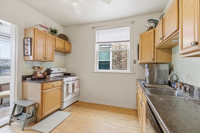 2318 W Addison Street, Chicago, IL 60618