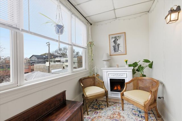 2318 W Addison Street, Chicago, IL 60618