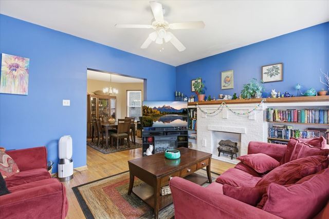 2318 W Addison Street, Chicago, IL 60618