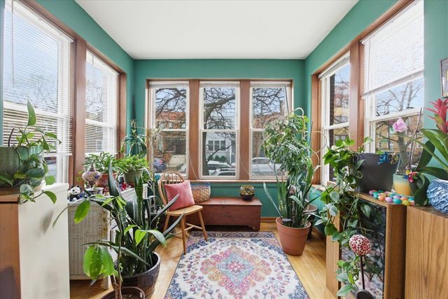 2318 W Addison Street, Chicago, IL 60618