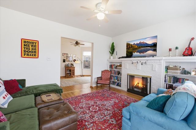 2318 W Addison Street, Chicago, IL 60618