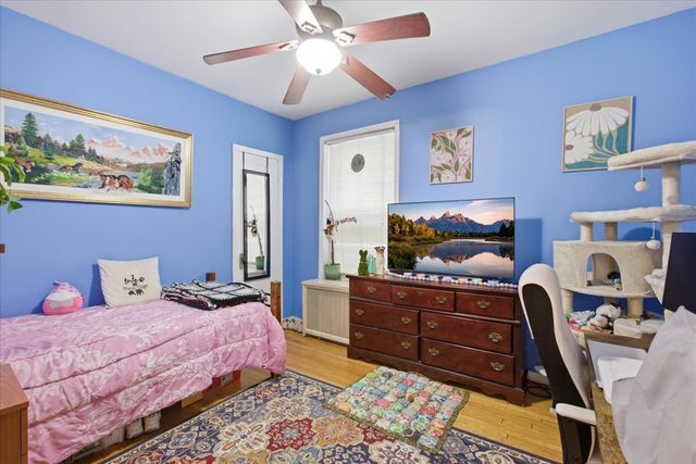 2318 W Addison Street, Chicago, IL 60618