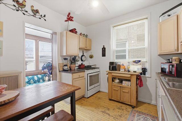 2318 W Addison Street, Chicago, IL 60618