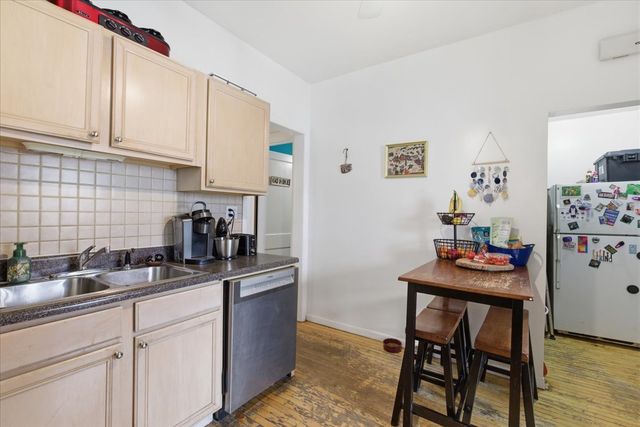 2318 W Addison Street, Chicago, IL 60618