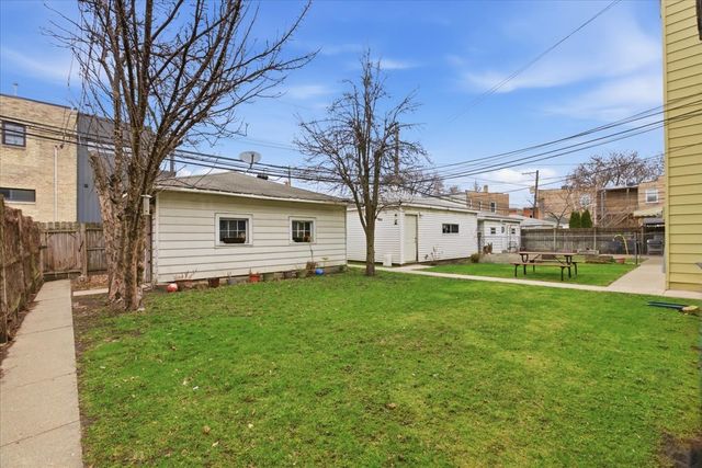 2318 W Addison Street, Chicago, IL 60618