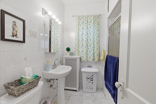 2318 W Addison Street, Chicago, IL 60618