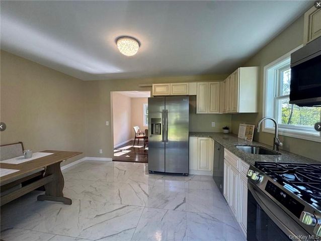 30 Daly Road, Middletown, NY 10940