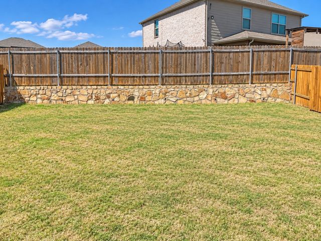 220 Drifter Drive, Newark, TX 76071
