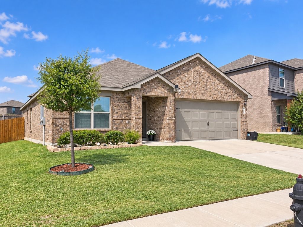 220 Drifter Drive, Newark, TX 76071