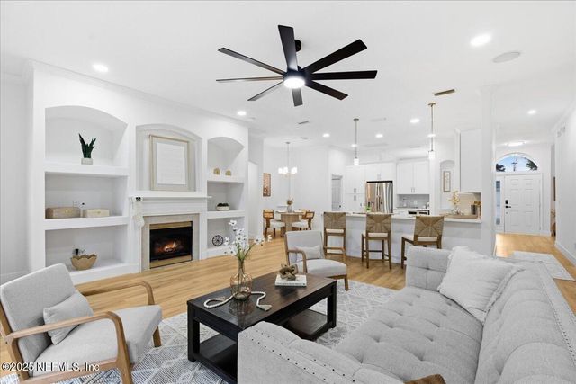 548 E SILVERTHORN Lane, Ponte Vedra, FL 32081