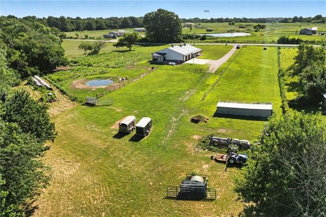 690 SW T Highway, Holden, MO 64040