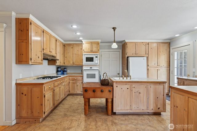 909 308th Street NE, Stanwood, WA 98292
