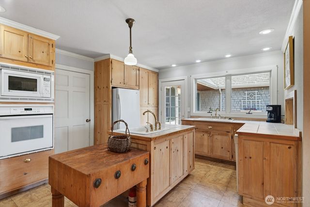 909 308th Street NE, Stanwood, WA 98292