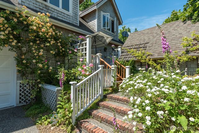 909 308th Street NE, Stanwood, WA 98292