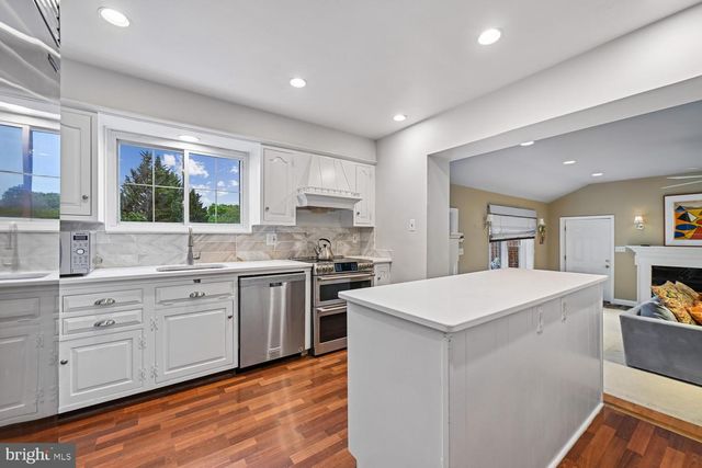 4004 MANOR PARK CT, Rockville, MD 20853