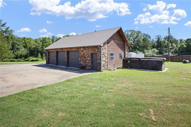10695 Powell Lane, Dardanelle, AR 72834