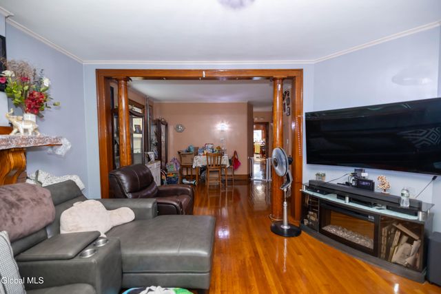 1719 Eastern Parkway, Schenectady, NY 12309