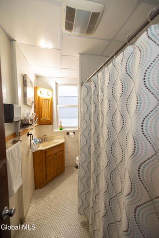 1719 Eastern Parkway, Schenectady, NY 12309