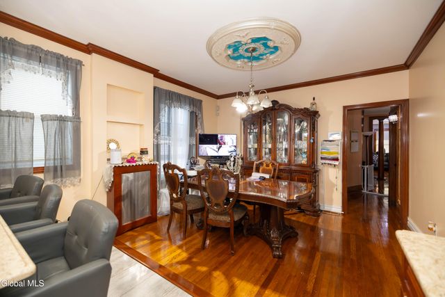 1719 Eastern Parkway, Schenectady, NY 12309