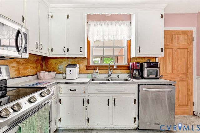 8218 Elm Dr, Hanover, VA 23111