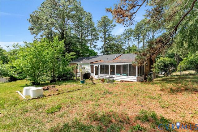 8218 Elm Dr, Hanover, VA 23111