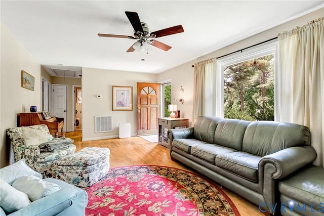 8218 Elm Dr, Hanover, VA 23111