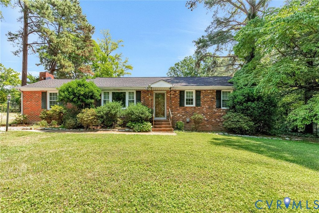 8218 Elm Dr, Hanover, VA 23111
