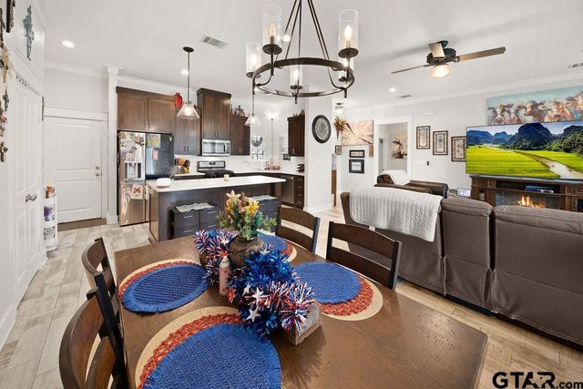 217 Smith Cir, Lindale, TX 75771