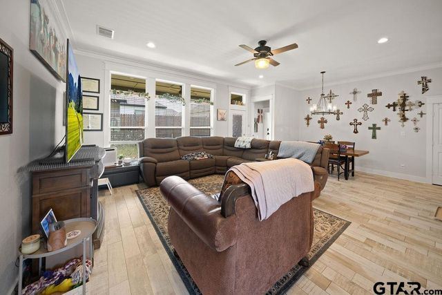 217 Smith Cir, Lindale, TX 75771