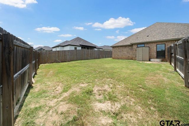 217 Smith Cir, Lindale, TX 75771