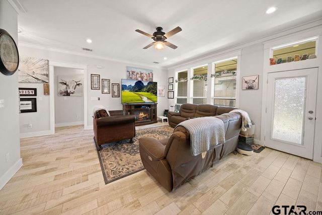 217 Smith Cir, Lindale, TX 75771