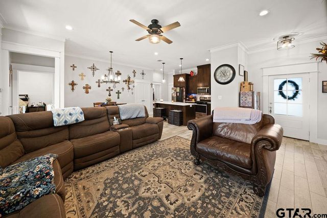 217 Smith Cir, Lindale, TX 75771