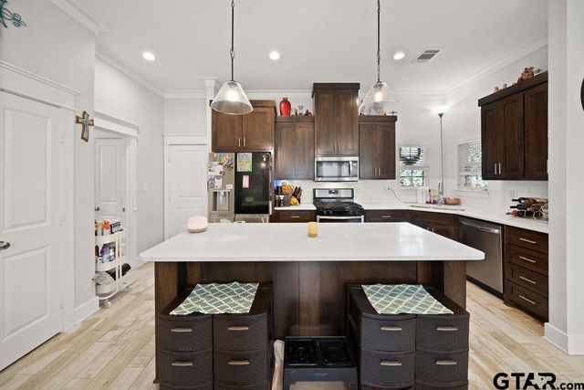 217 Smith Cir, Lindale, TX 75771