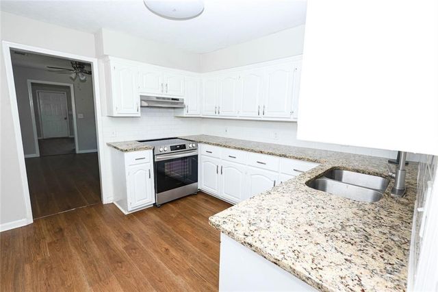 218 E East Bonacre Road, Cataula, GA 31804