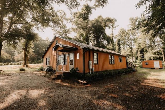 218 E East Bonacre Road, Cataula, GA 31804